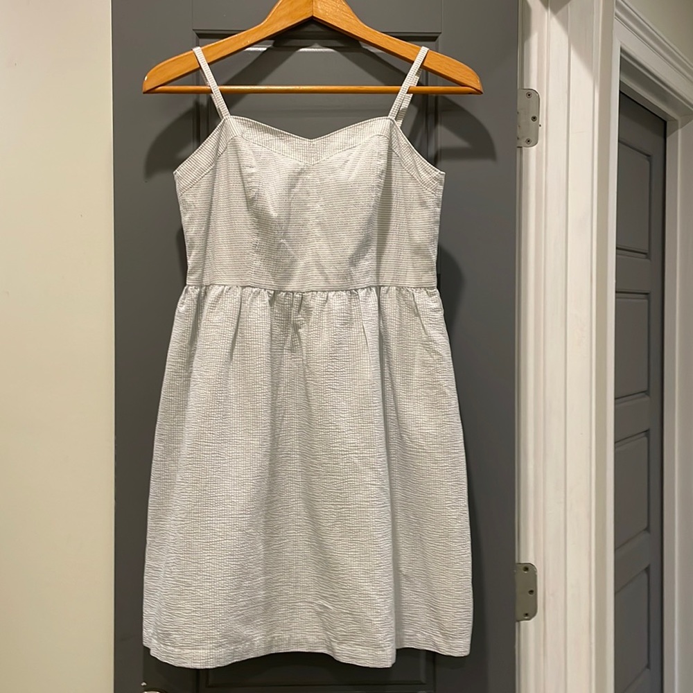 Darling little dream dress. I almost hope it doesn’t sale.